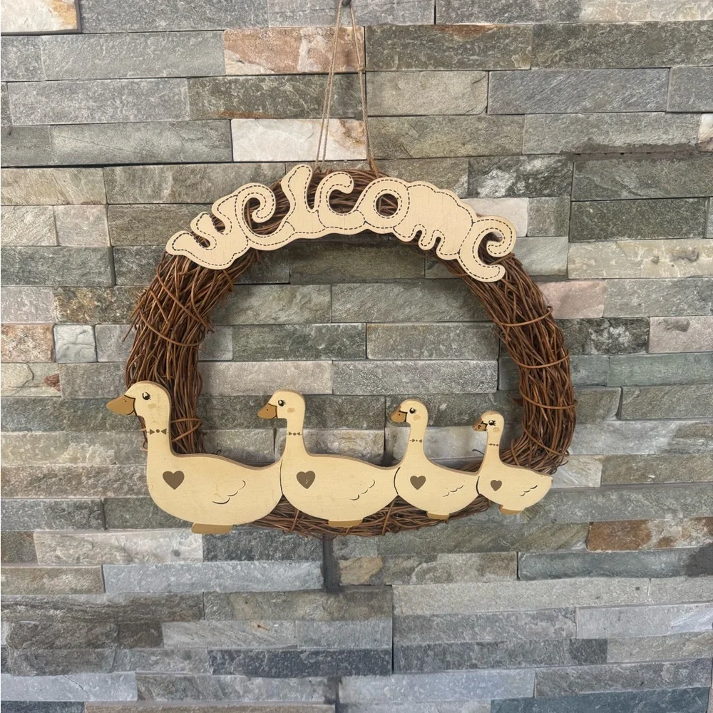 Vintage Welcome Wreath with Duck family